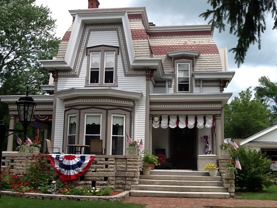 908 N Main St, Pontiac $295,000